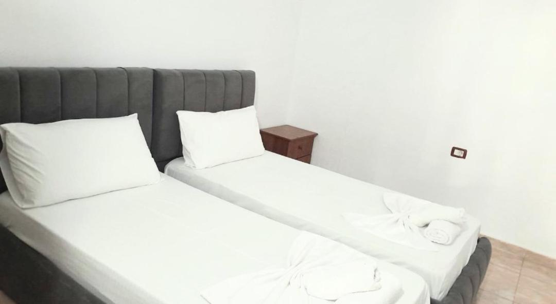 Blue Hotel Ксамил Стая снимка