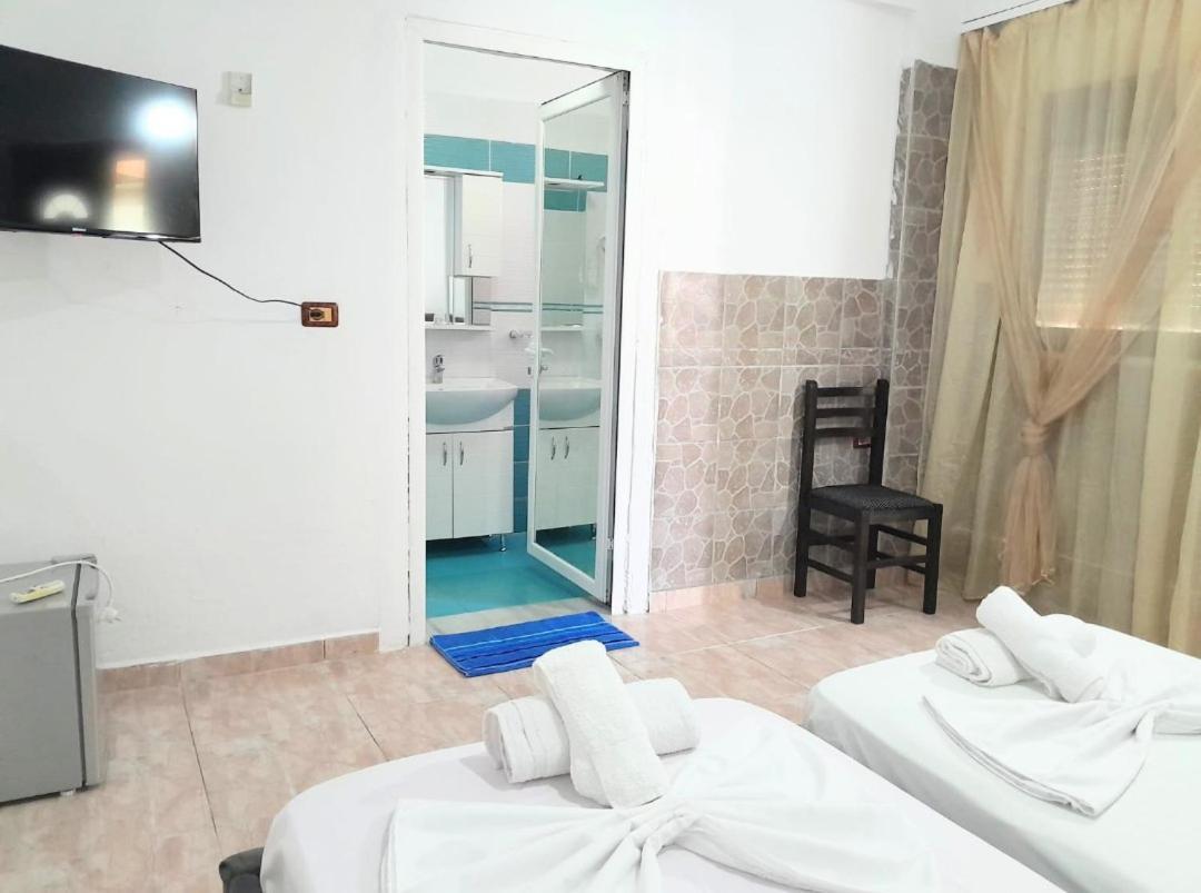 Blue Hotel Ксамил Стая снимка