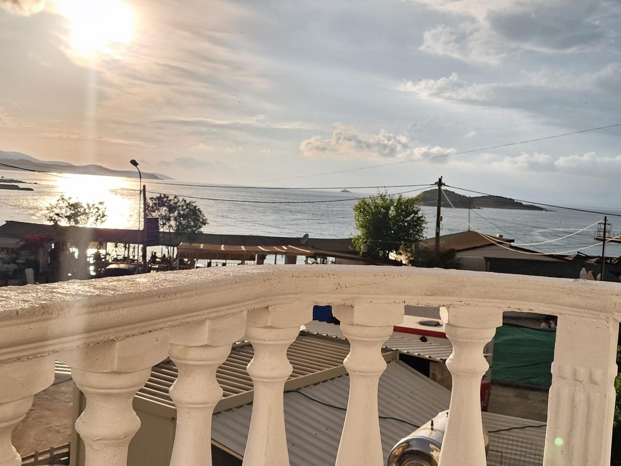 Blue Hotel Ксамил Екстериор снимка