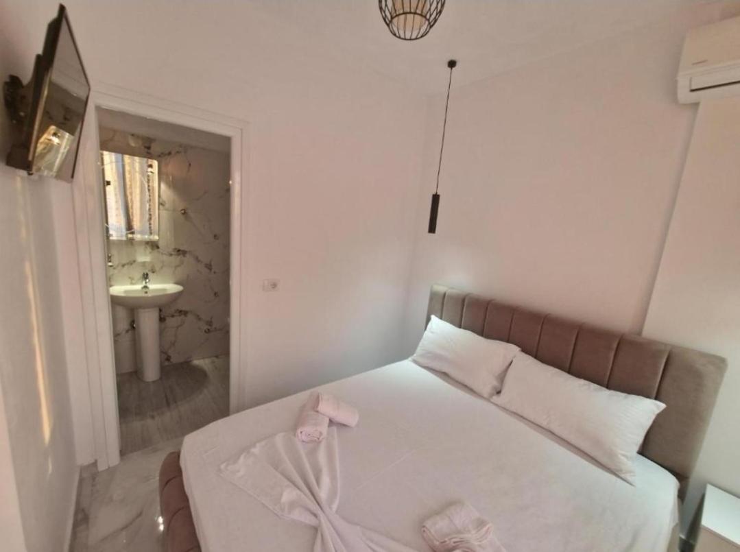 Blue Hotel Ксамил Екстериор снимка