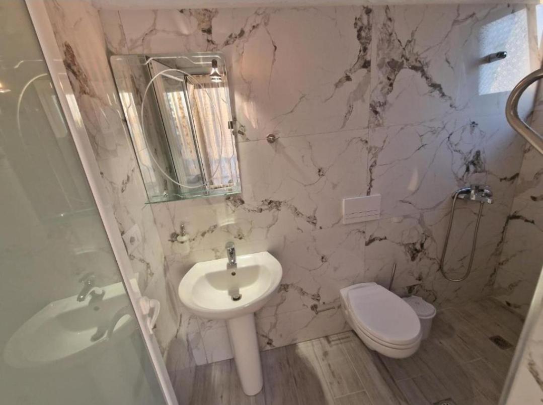 Blue Hotel Ксамил Екстериор снимка