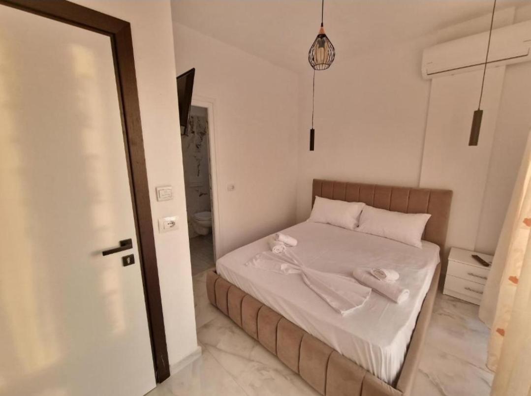 Blue Hotel Ксамил Екстериор снимка
