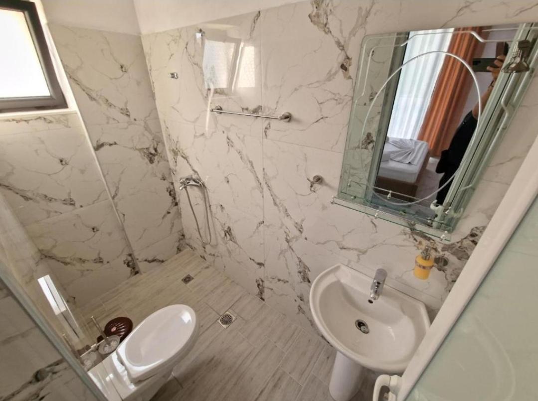 Blue Hotel Ксамил Екстериор снимка